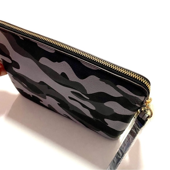 GILI Haloguard Grey Camo Leather Travel Accessories Tech Case Clutch Wristlet - Picture 6 of 9